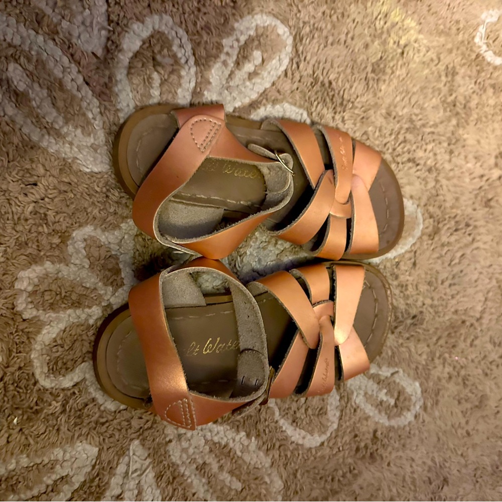 Salt water sandals youth sz 9